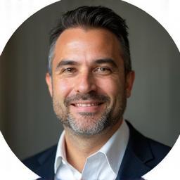 Miguel Santos headshot